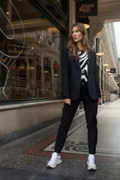 &Co Woman Jassen Blazer CHARLOTTE COMFORT BZ127/99000 Black -&Co Woman Verkoop e546b379bf5a97deb1cd3365eacb6fa2